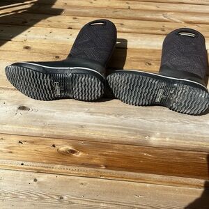 black WindRiver rain boots